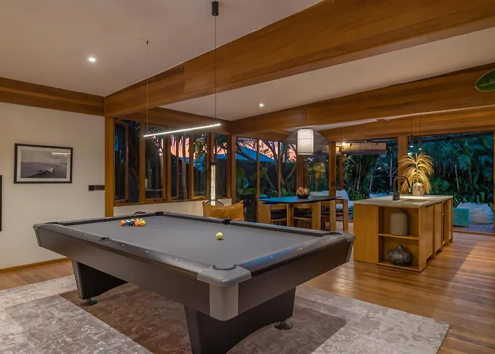 Villa Bawa House - Lush 5br Retreat 7 Min To