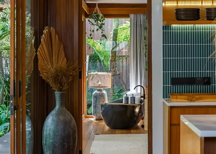 Bawa House - Lush 5br Retreat 7 Min To Villa Canggu