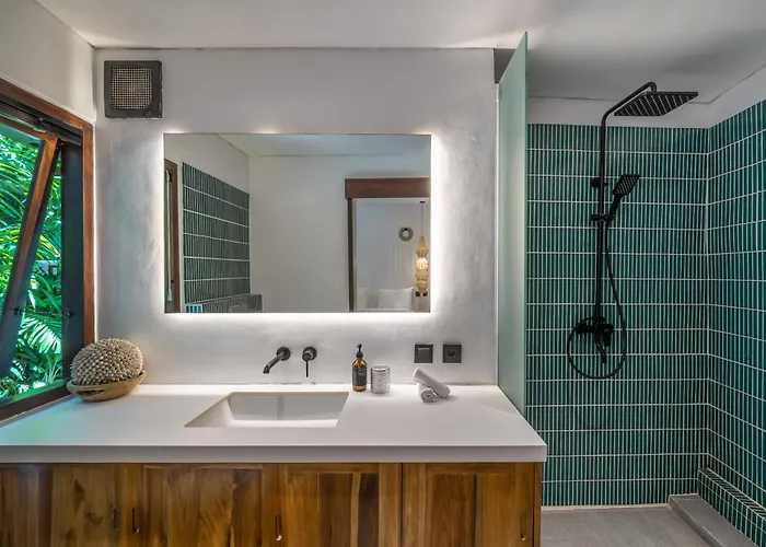 Bawa House - Lush 5br Retreat 7 Min To Вилла