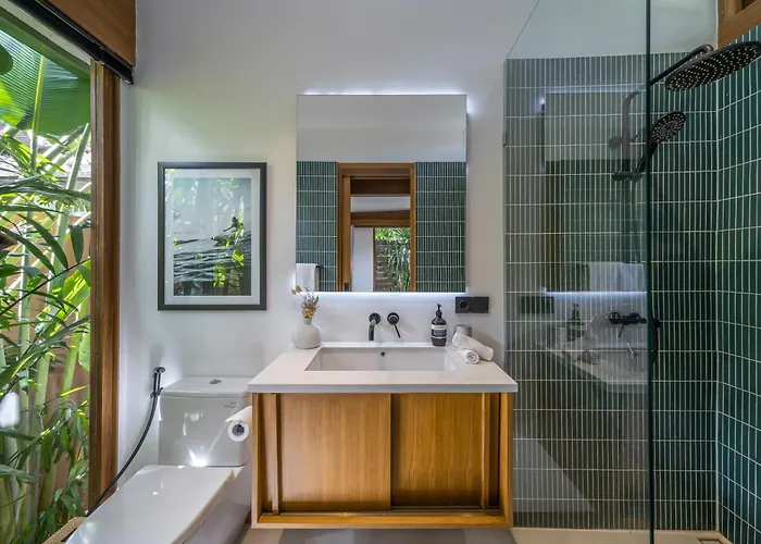 Villa Bawa House - Lush 5br Retreat 7 Min To