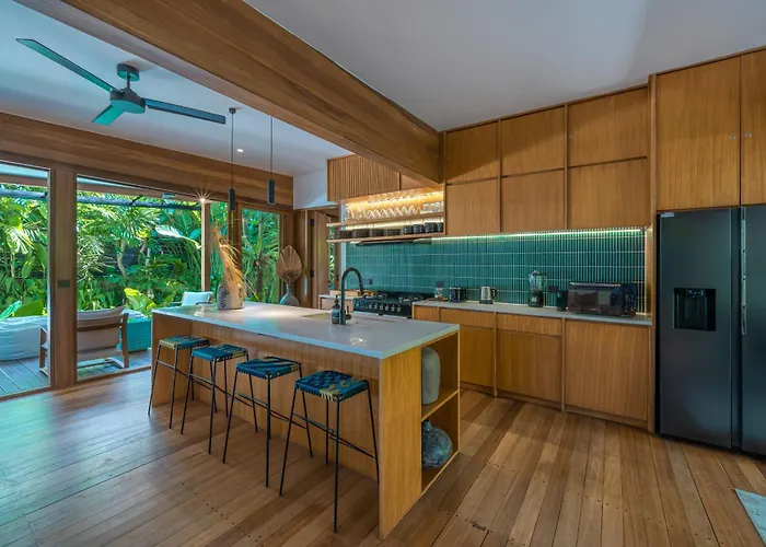 Bawa House - Lush 5br Retreat 7 Min To Вилла *