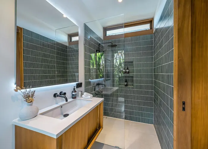 Bawa House - Lush 5br Retreat 7 Min To Villa