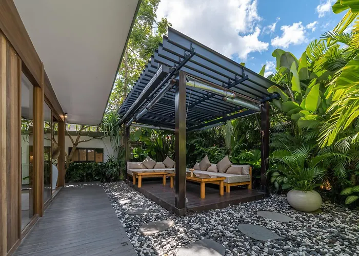 Bawa House - Lush 5br Retreat 7 Min To Вилла