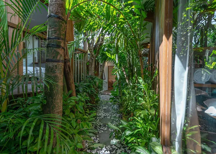 Villa Bawa House - Lush 5br Retreat 7 Min To